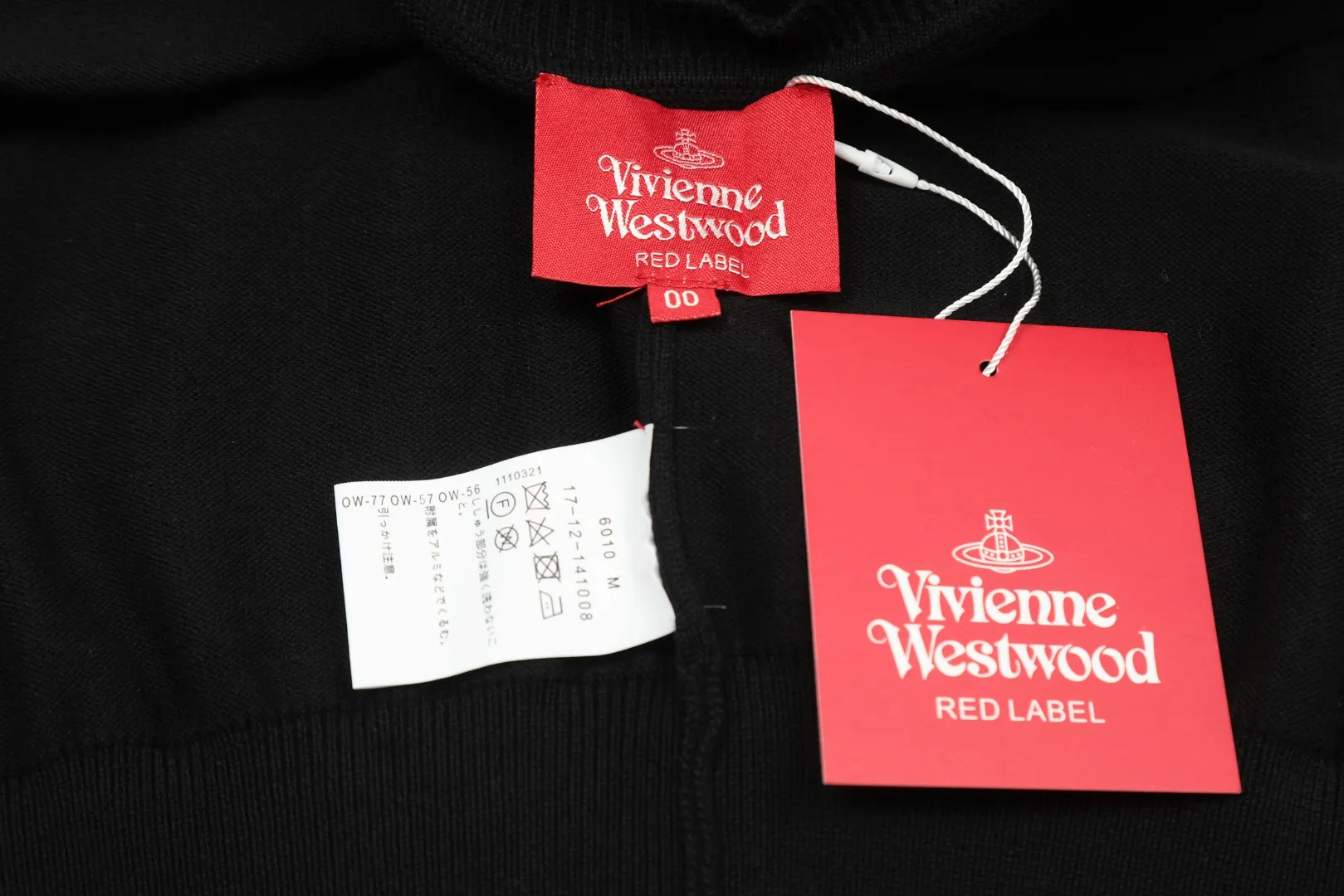 VIVI115 # vivienne west wood Vivienne classic knitted sweater wool cardigan 2024 autumn latest style Exclusive and highest quality on the entire network Order with confidence - 🧩 15% merino cotton wool 85% wool blend 🧩Correct Italian 🇮🇹100% wool washed wheat logo 🧩Original purchase, real mold opening 🧩Original purchase records and comparison pictures can be provided. Place your order with confidence. 🧩Instant sale of all Taobao 300+ versions. The purchasing quality is excellent. It is definitely not a copywriter party. It is a real good product. The real product far exceeds the budget. Size: S -M- L. Color: black, white, light green, purple, apricot.